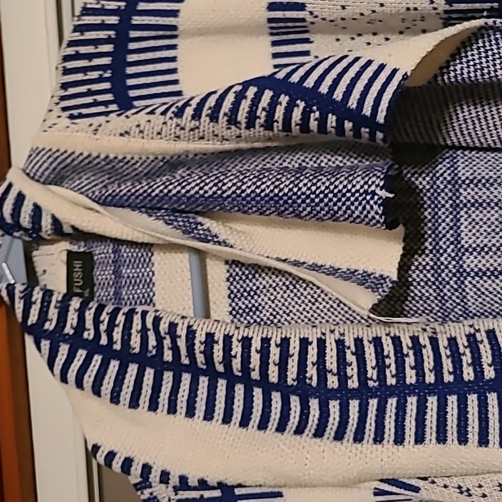 Sweater. - Picture 6 of 6